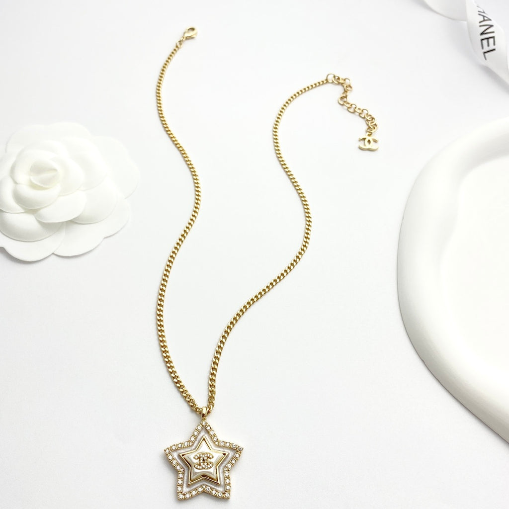 CHANEL Crystal Mother-of-Pearl Vintage Necklace