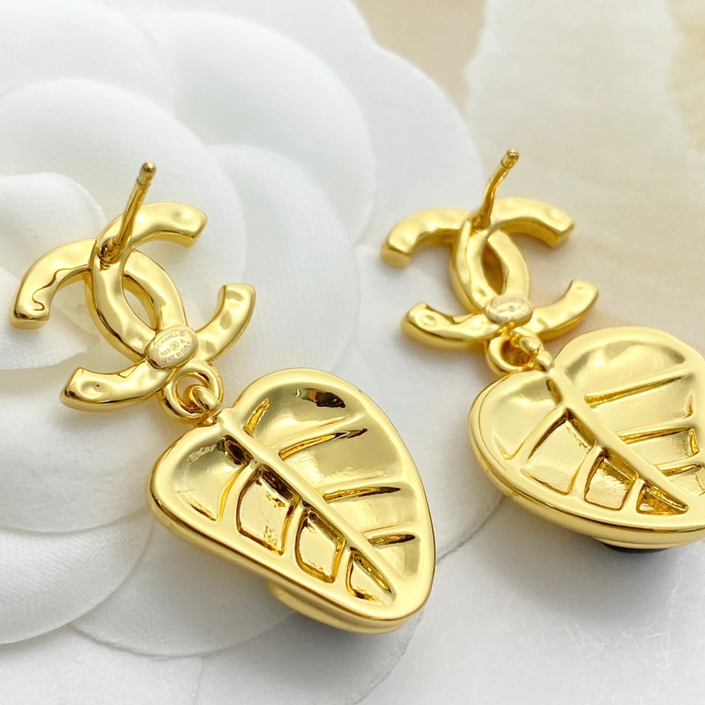 CHANEL Vintage Pendant Necklace