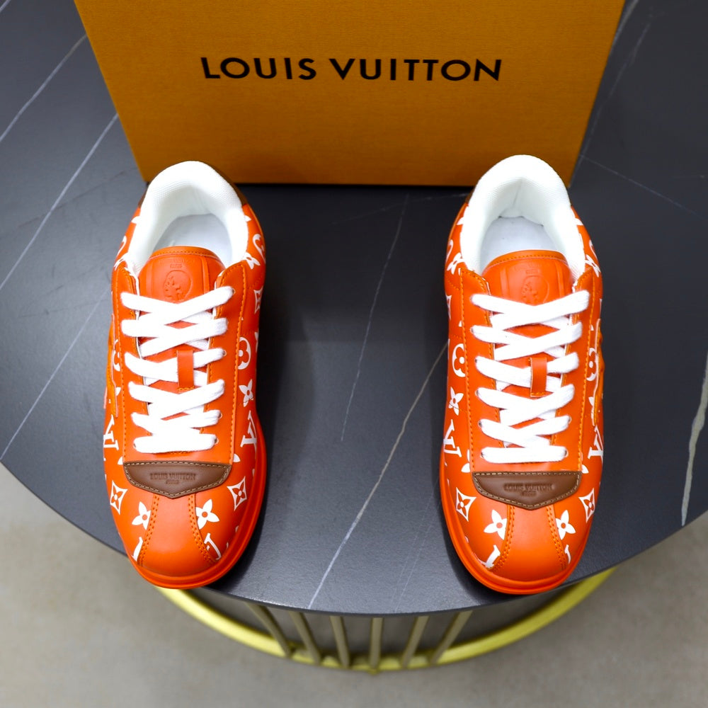Louis Vuitton Men's Sneakers - Style 426252