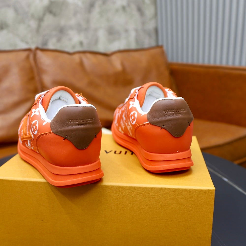 Louis Vuitton Men's Sneakers - Style 426252