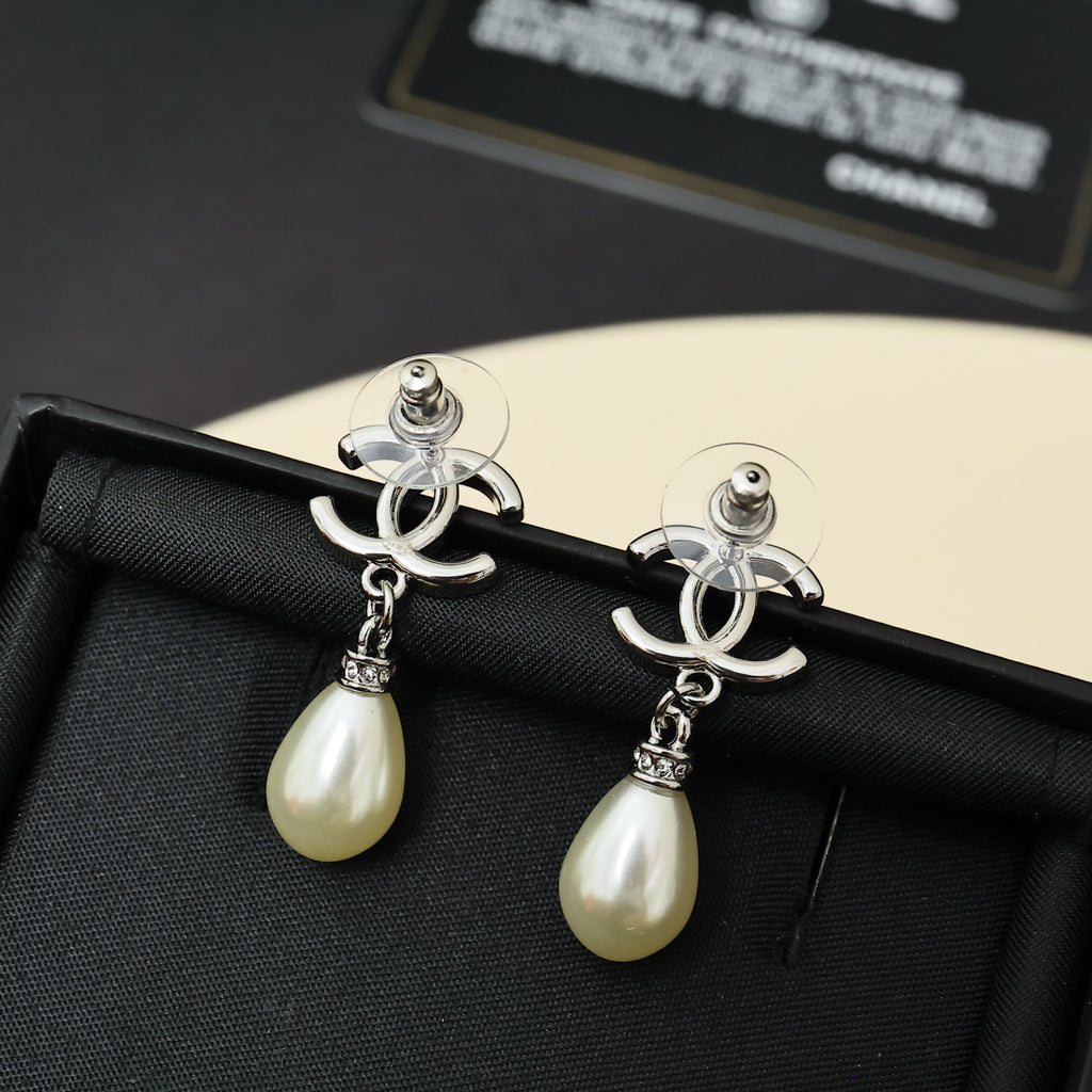 CHANEL Pearl Earrings