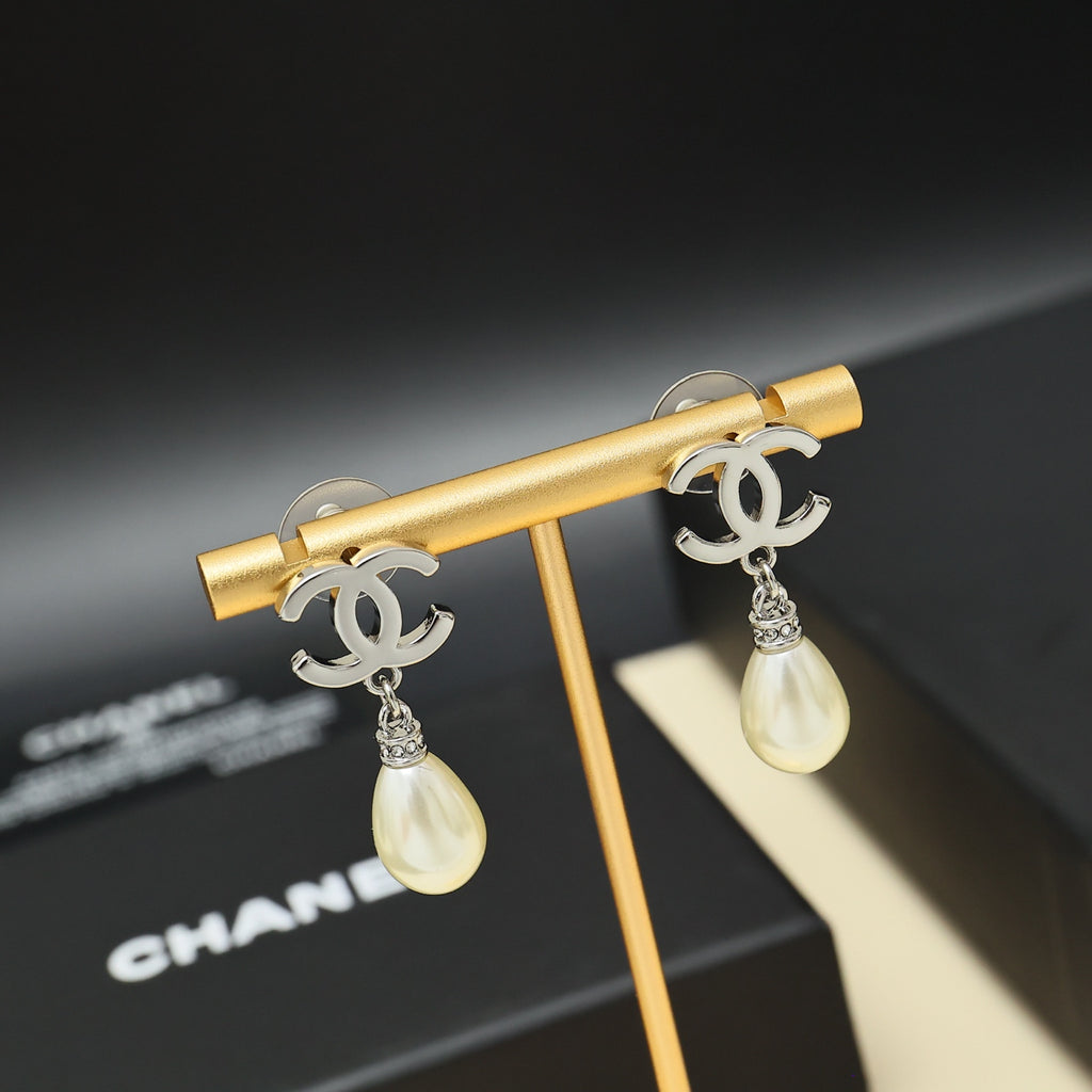 CHANEL Pearl Earrings