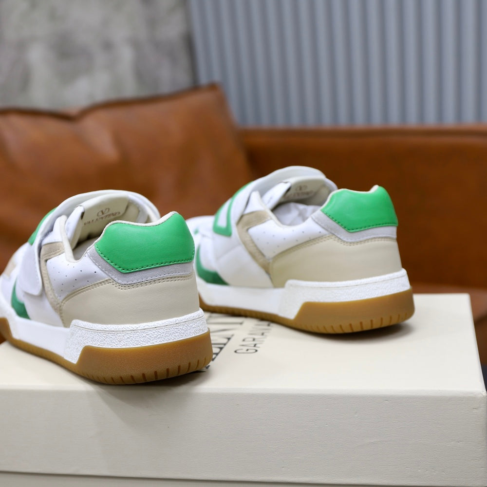 Designer Unisex Sneakers - Style 426934