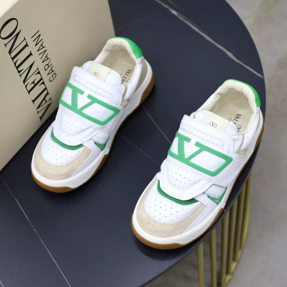 Designer Unisex Sneakers - Style 426934