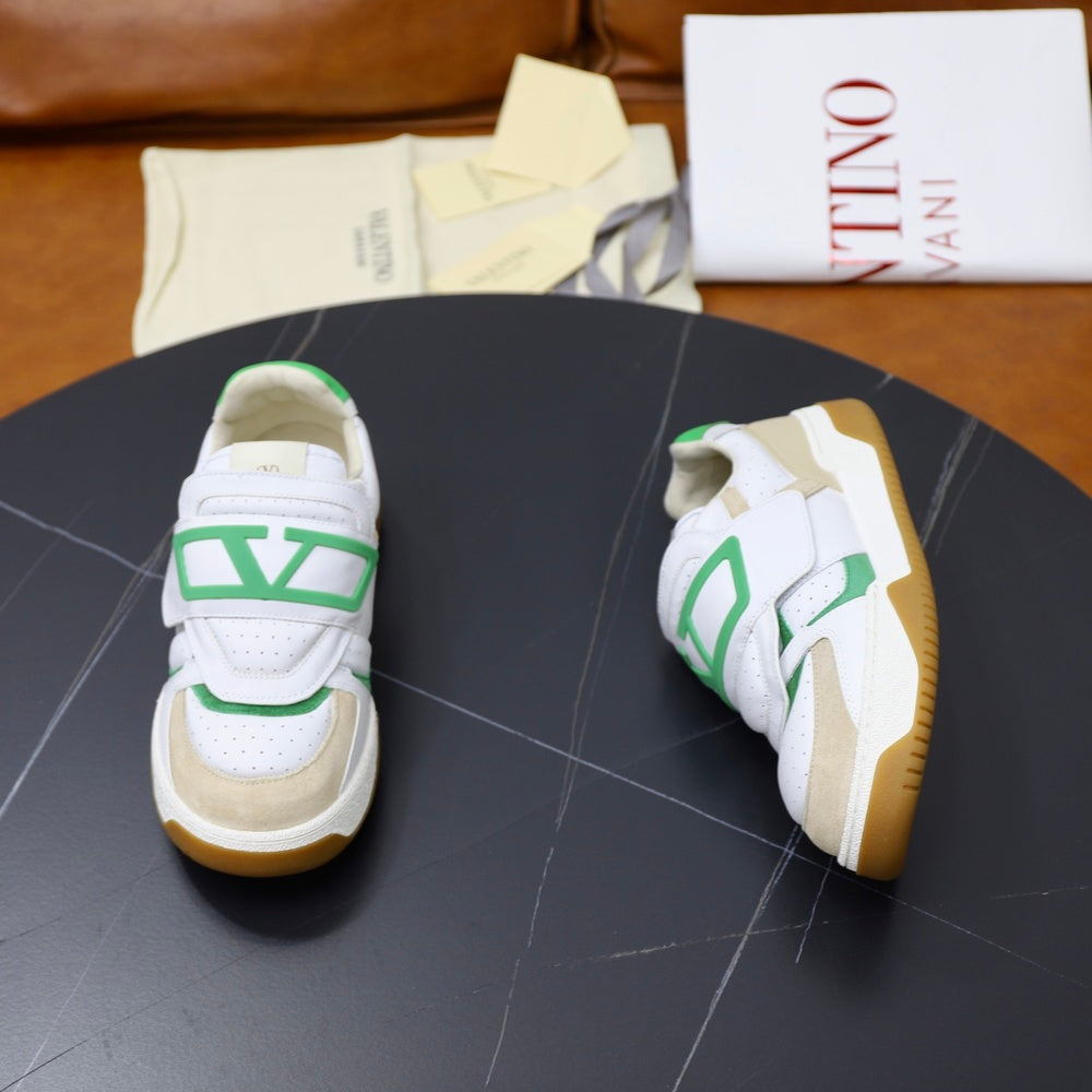 Designer Unisex Sneakers - Style 426934