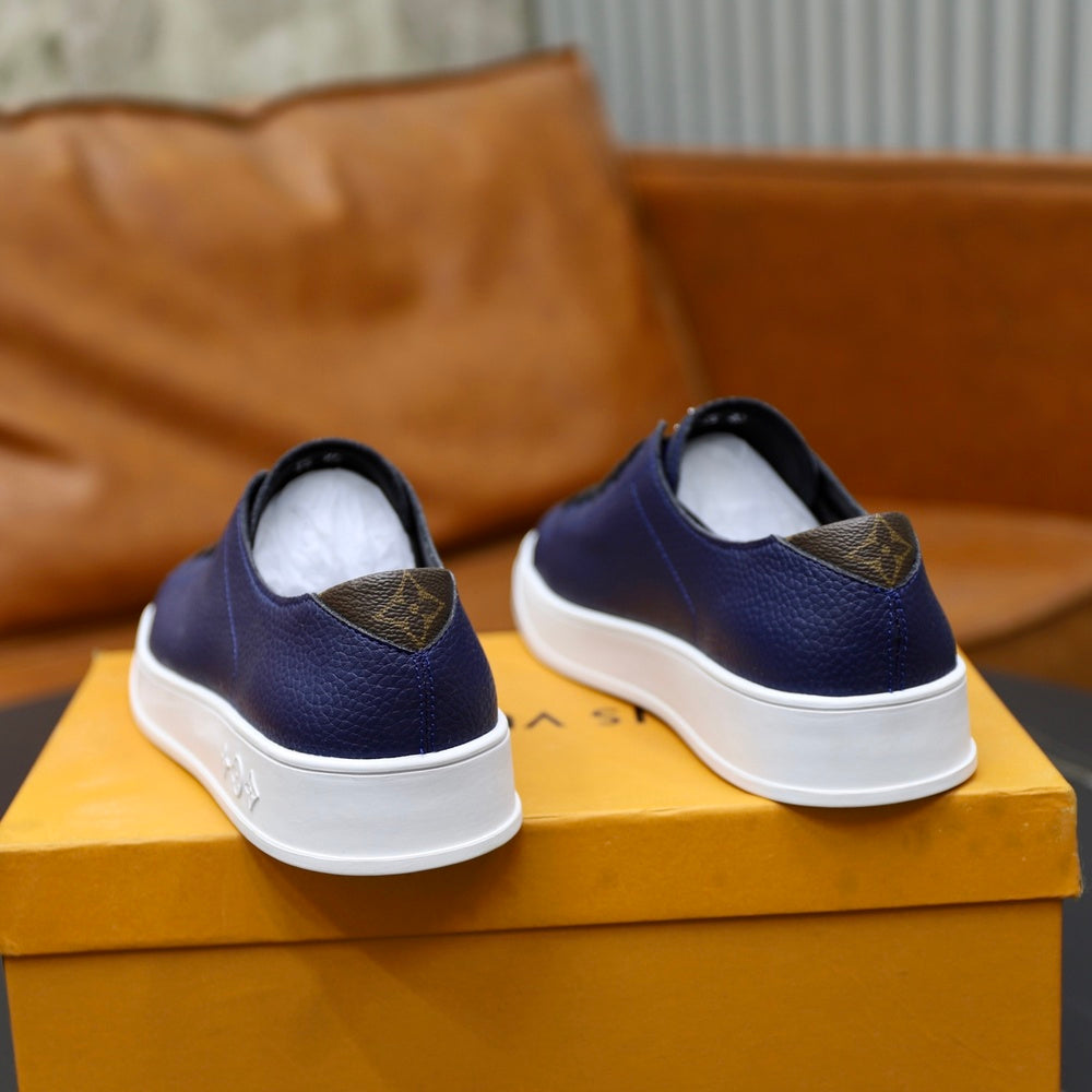 Louis Vuitton Men's Sneakers - Style 426999