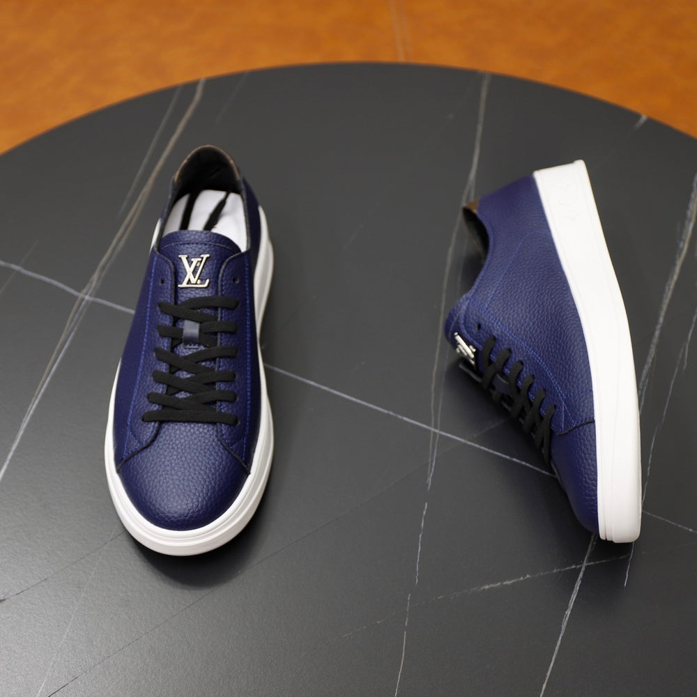 Louis Vuitton Men's Sneakers - Style 426999