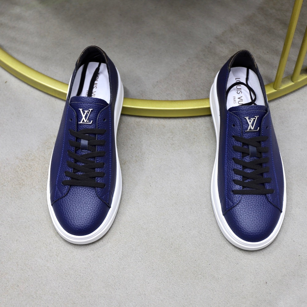 Louis Vuitton Men's Sneakers - Style 426999