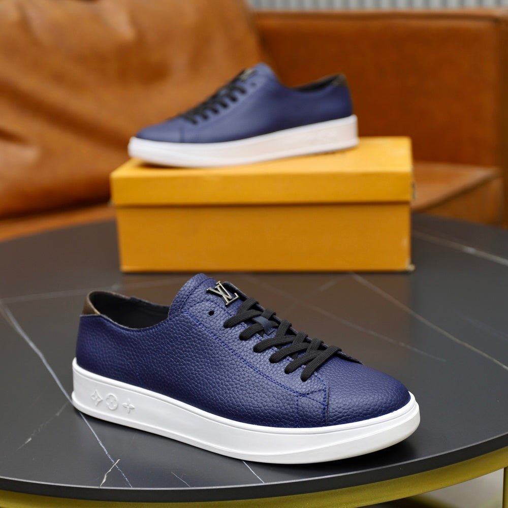 Louis Vuitton Men's Sneakers - Style 426999