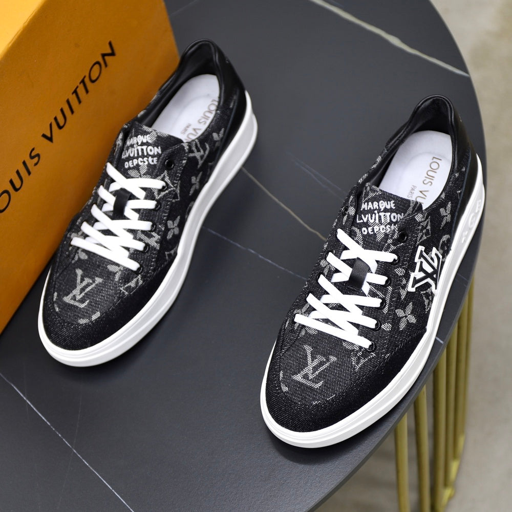 Louis Vuitton Men's Sneakers - Style 427297