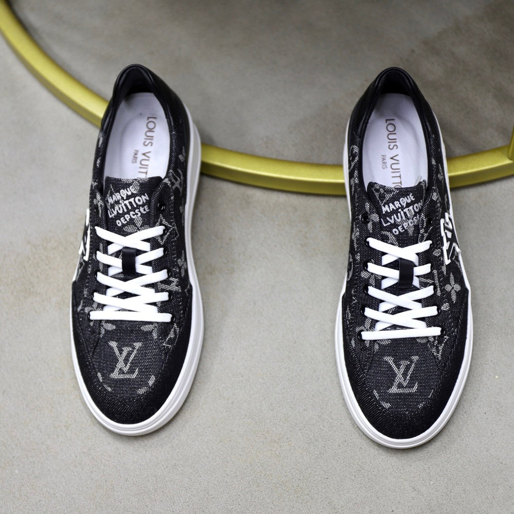 Louis Vuitton Men's Sneakers - Style 427297