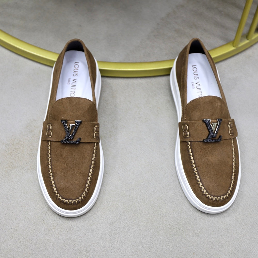 Louis Vuitton Men's Sneakers - Style 427002