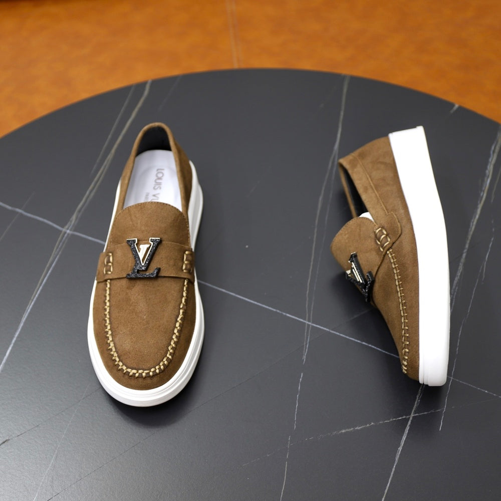 Louis Vuitton Men's Sneakers - Style 427002