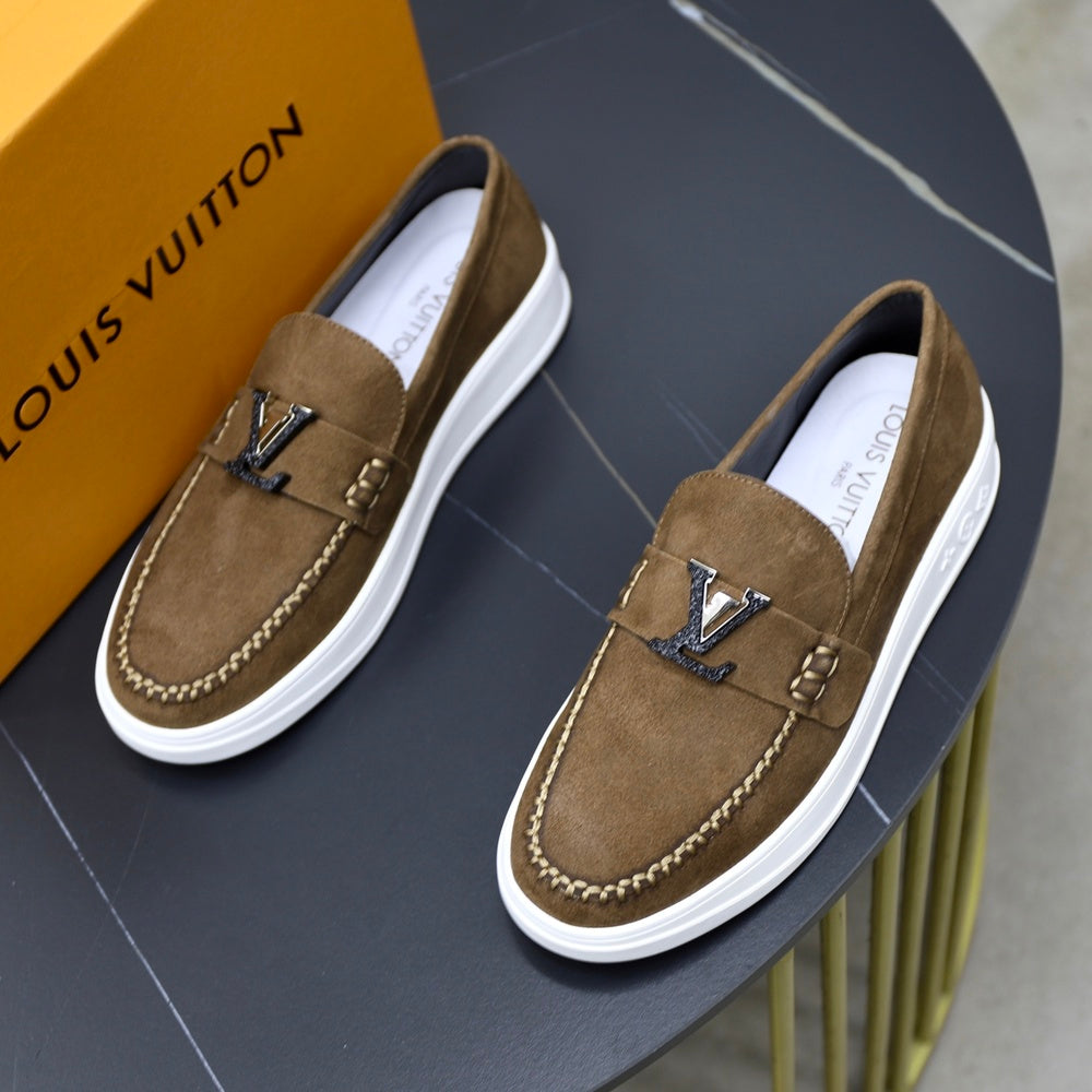 Louis Vuitton Men's Sneakers - Style 427002