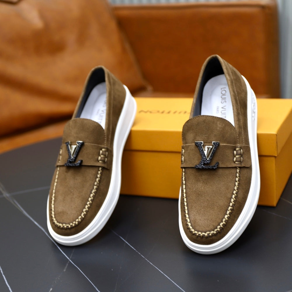 Louis Vuitton Men's Sneakers - Style 427002