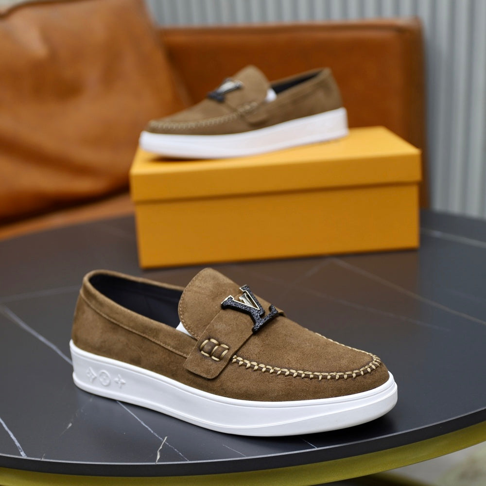 Louis Vuitton Men's Sneakers - Style 427002