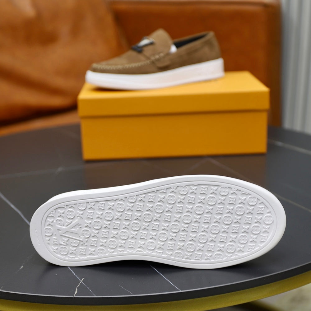 Louis Vuitton Men's Sneakers - Style 427002