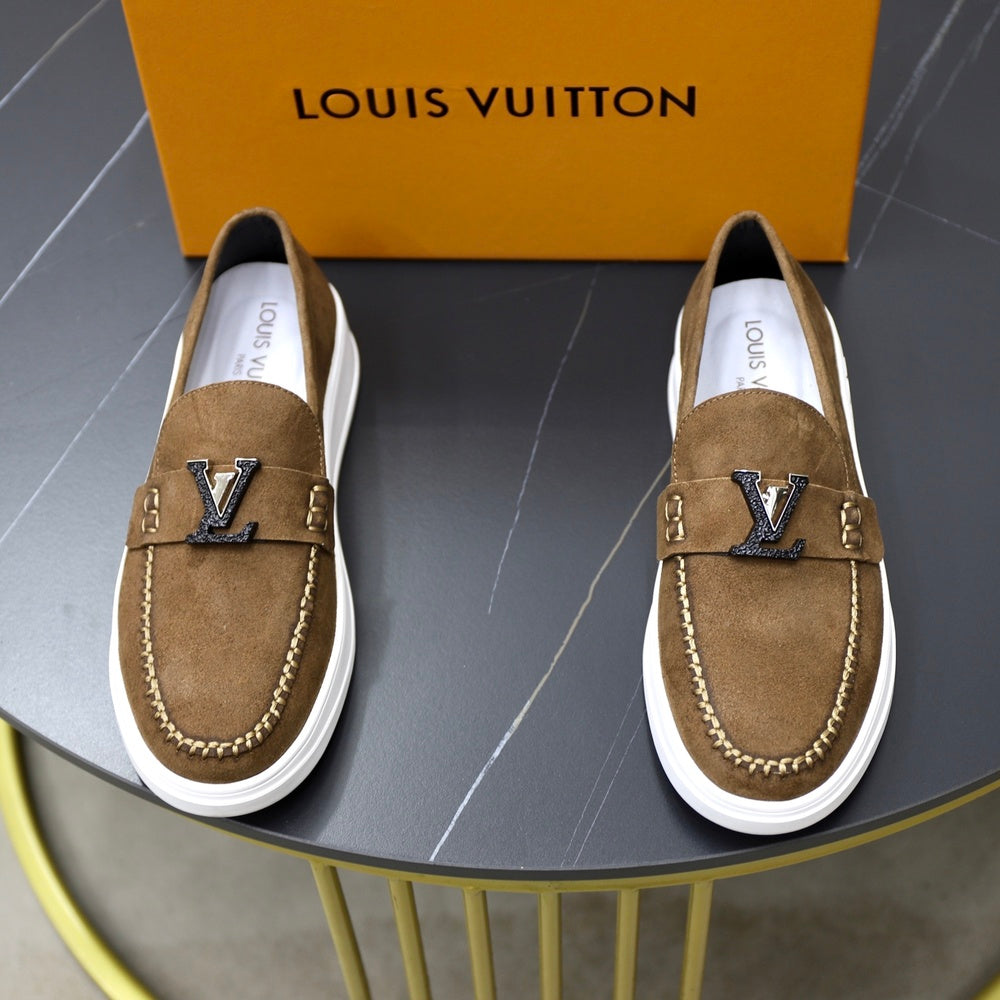 Louis Vuitton Men's Sneakers - Style 427002