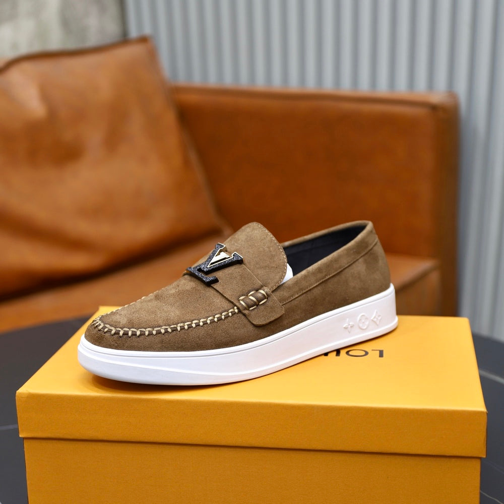 Louis Vuitton Men's Sneakers - Style 427002