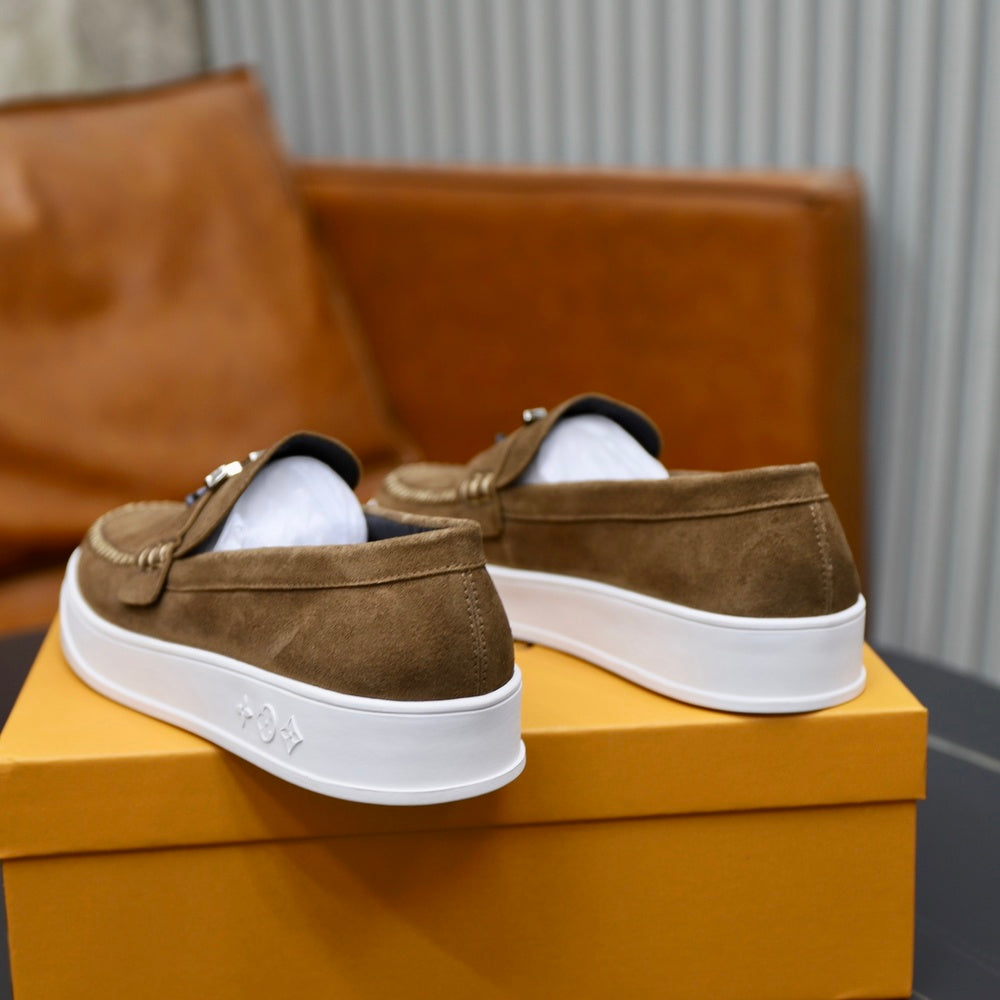 Louis Vuitton Men's Sneakers - Style 427002