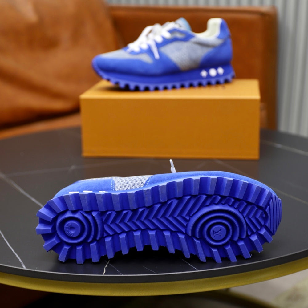 Louis Vuitton Men's Sneakers - Style 426124