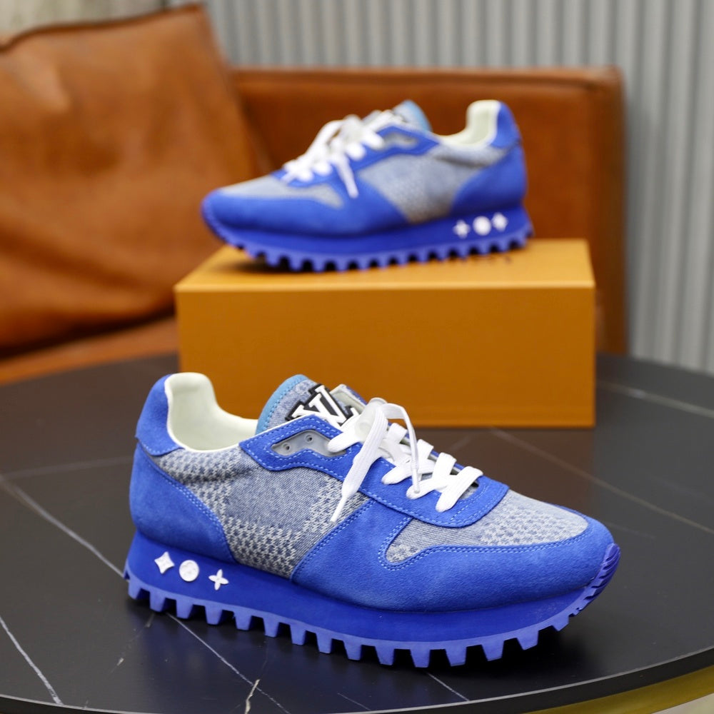 Louis Vuitton Men's Sneakers - Style 426124