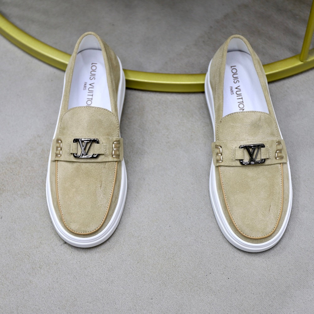 Louis Vuitton Men's Sneakers - Style 428901