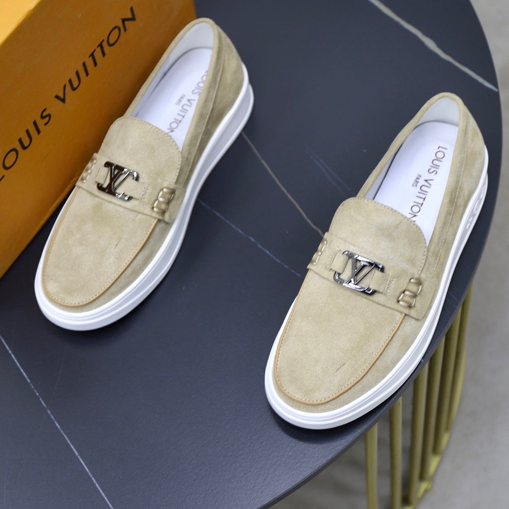 Louis Vuitton Men's Sneakers - Style 428901