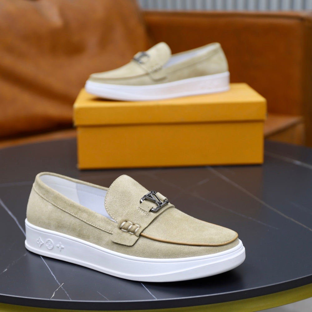 Louis Vuitton Men's Sneakers - Style 428901