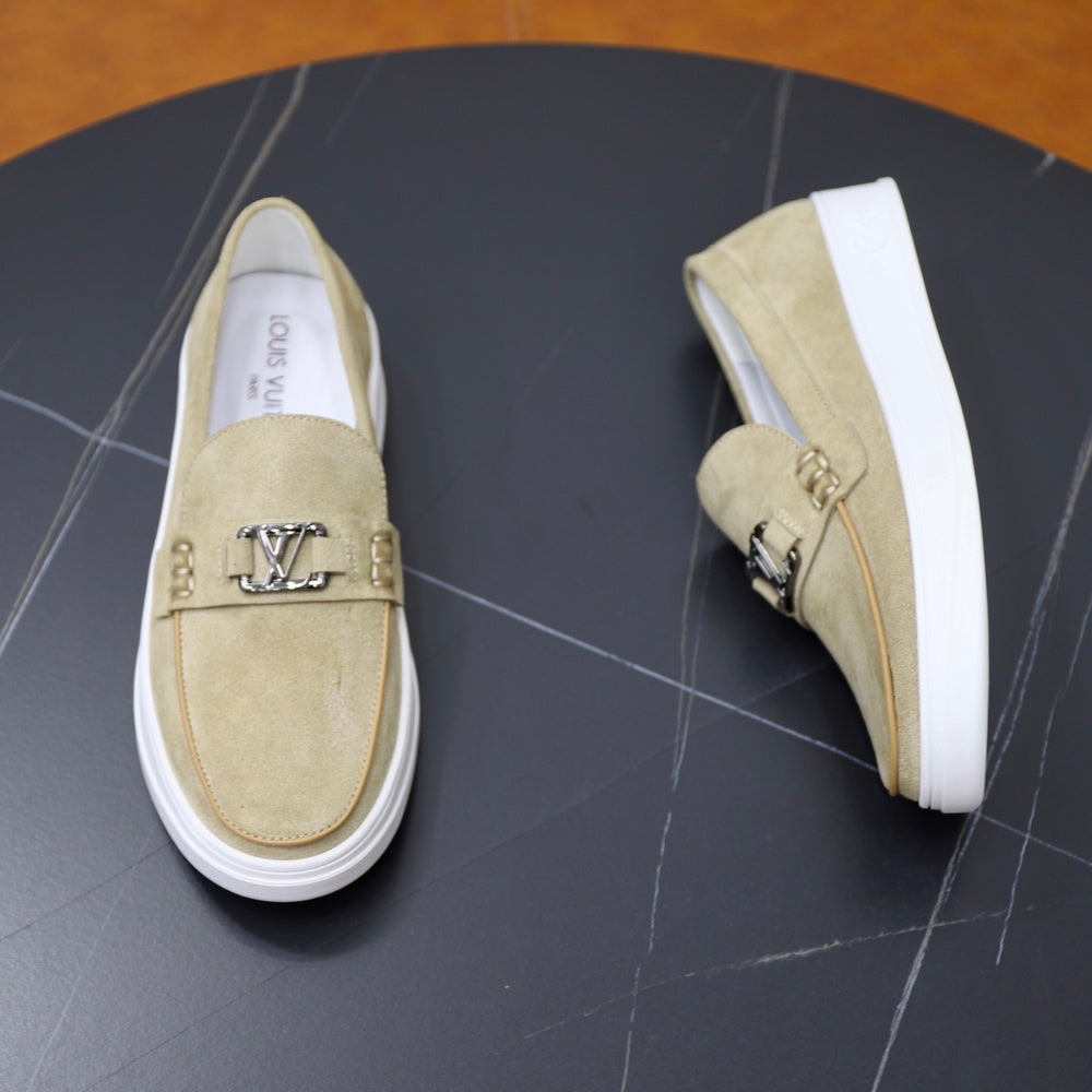 Louis Vuitton Men's Sneakers - Style 428901