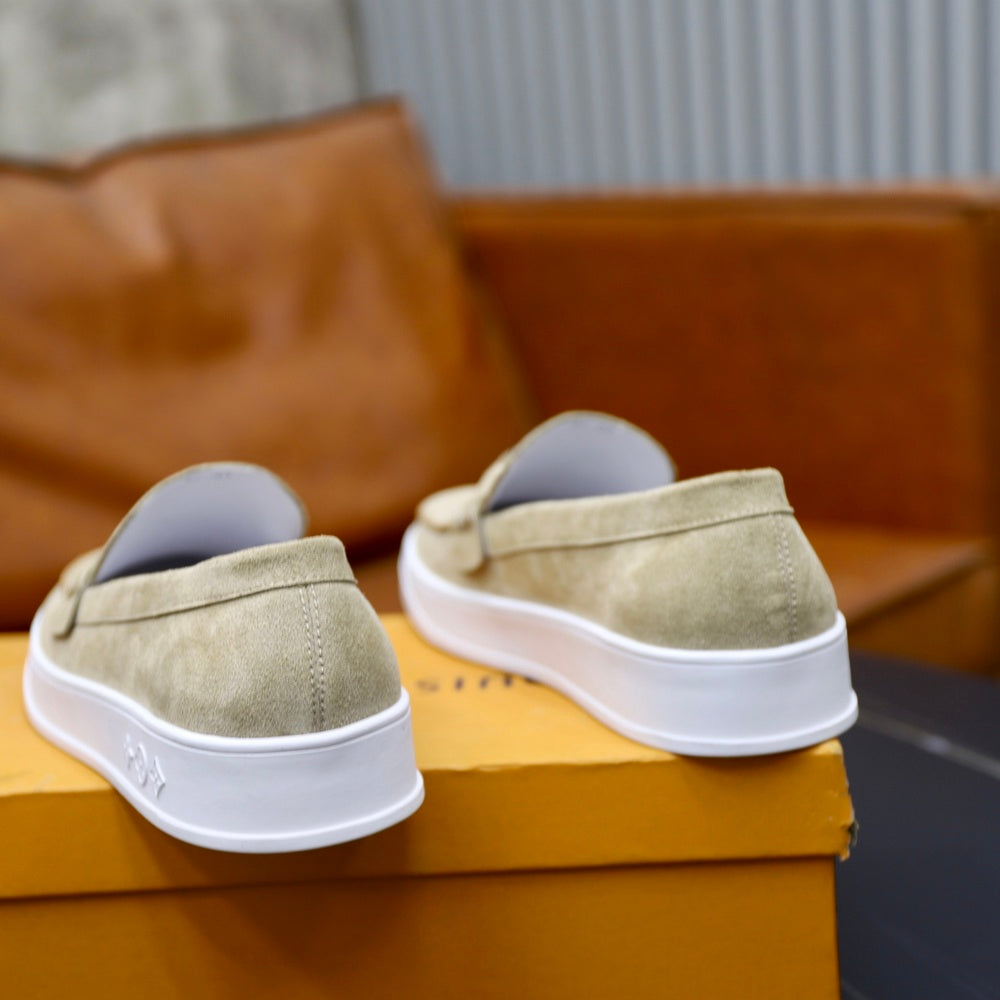 Louis Vuitton Men's Sneakers - Style 428901