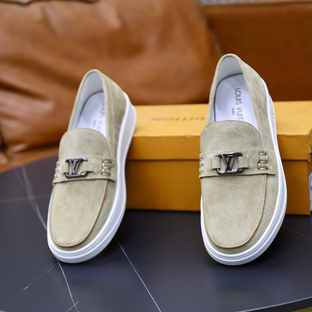 Louis Vuitton Men's Sneakers - Style 428901