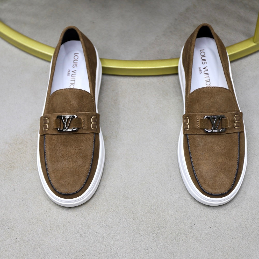 Louis Vuitton Men's Sneakers - Style 428901