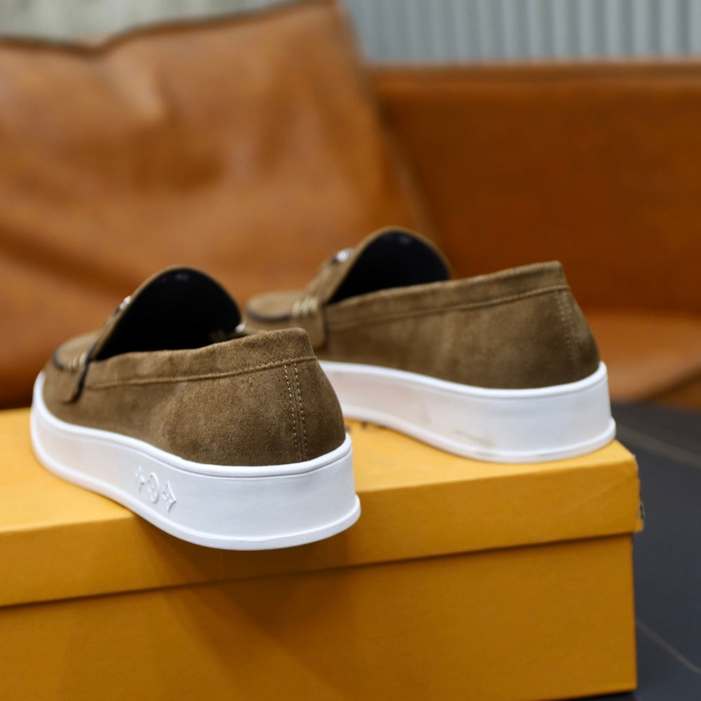 Louis Vuitton Men's Sneakers - Style 428901