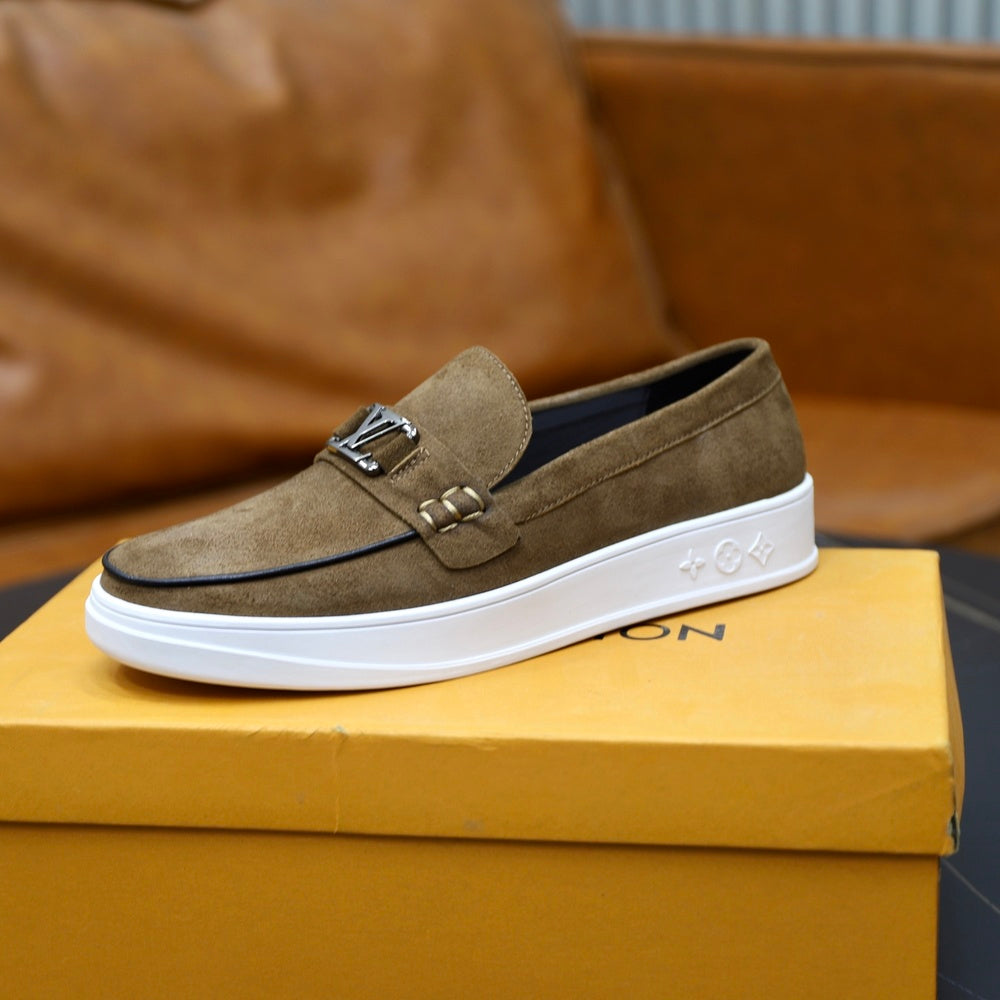 Louis Vuitton Men's Sneakers - Style 428901
