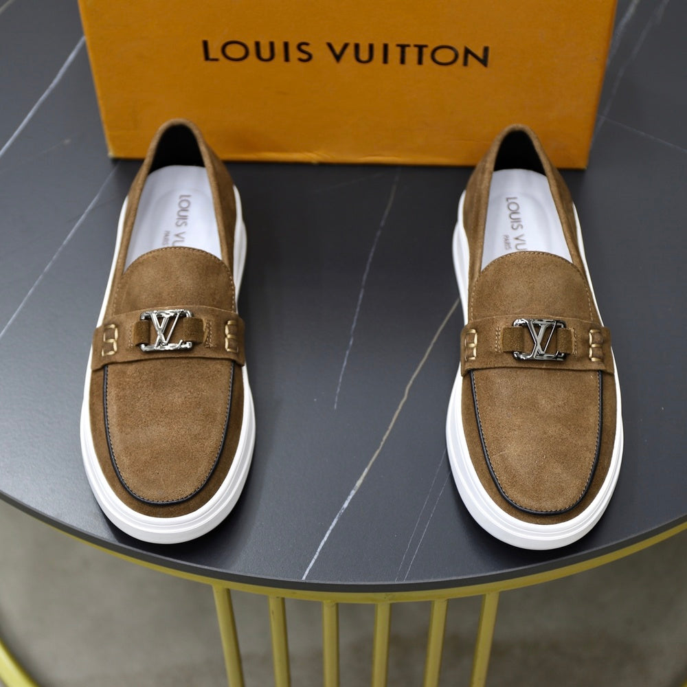 Louis Vuitton Men's Sneakers - Style 428901