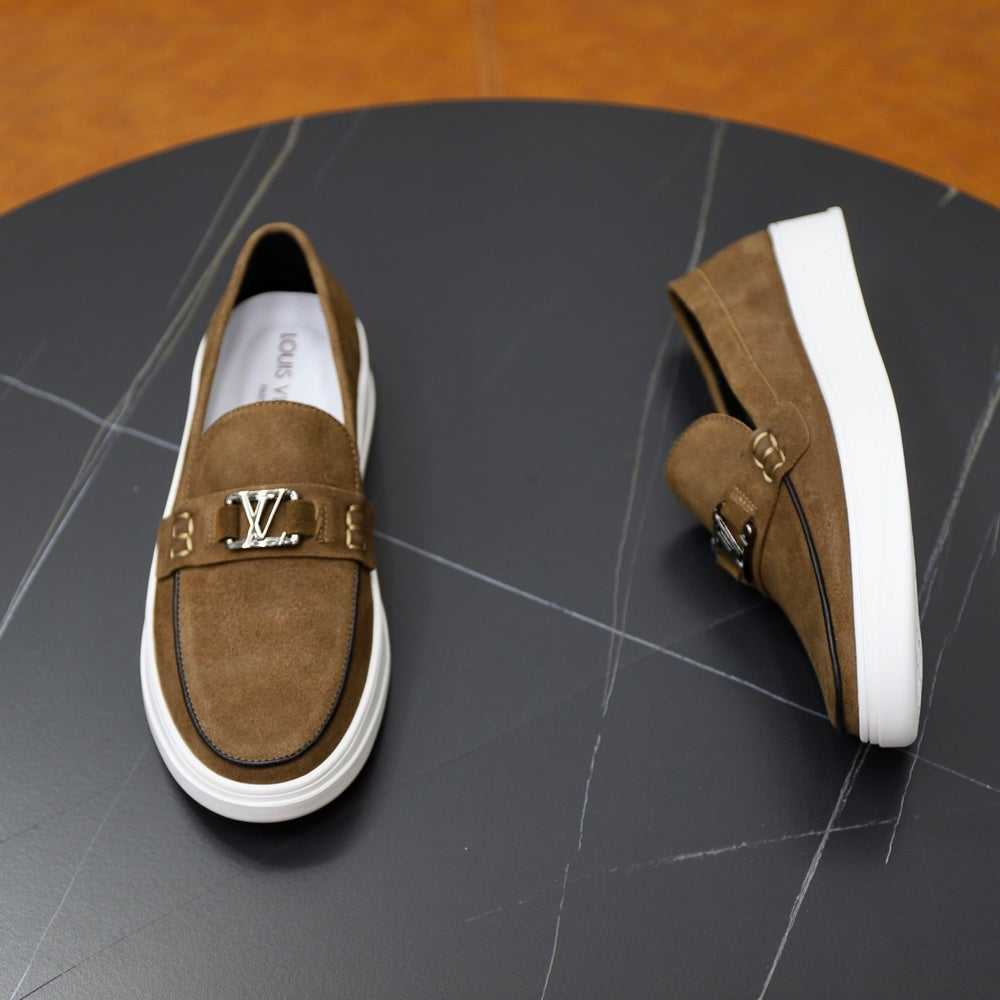 Louis Vuitton Men's Sneakers - Style 428901
