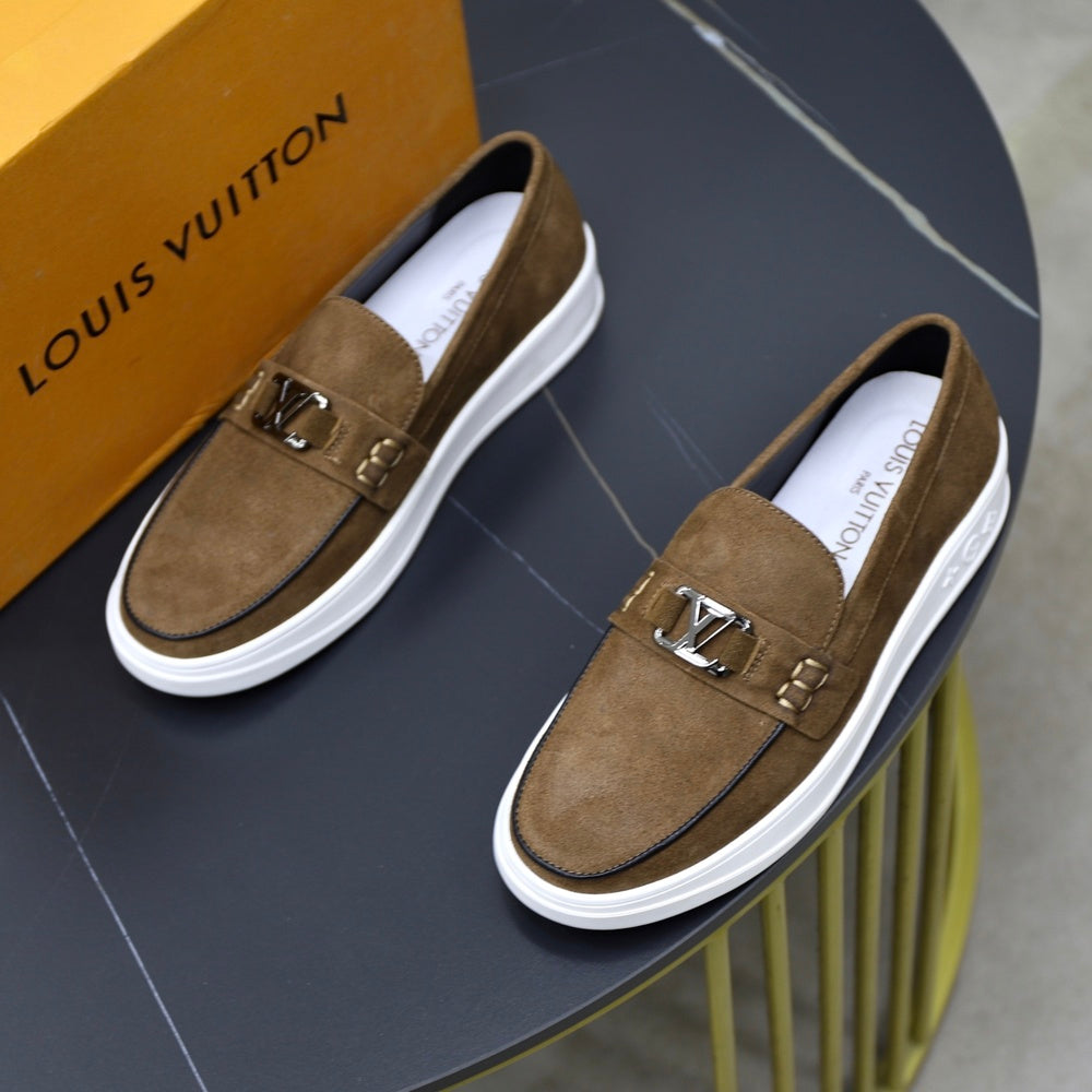 Louis Vuitton Men's Sneakers - Style 428901