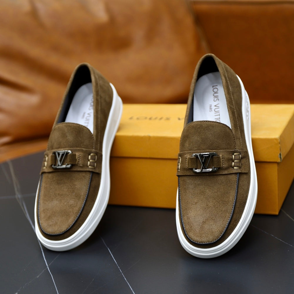 Louis Vuitton Men's Sneakers - Style 428901