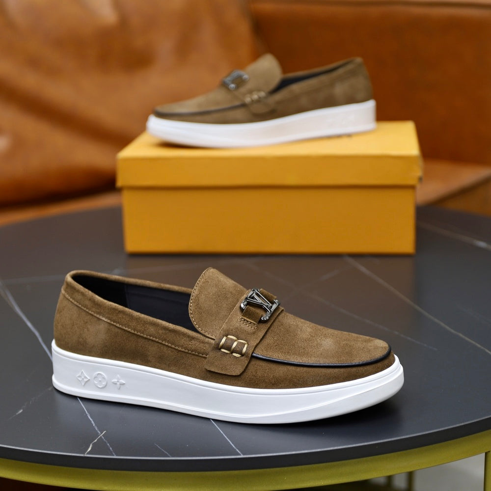Louis Vuitton Men's Sneakers - Style 428901