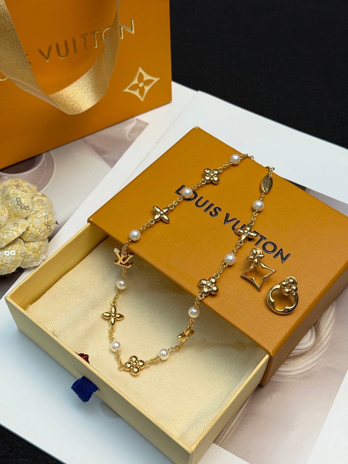 LOUIS VUITTON Pearl Vintage Necklace