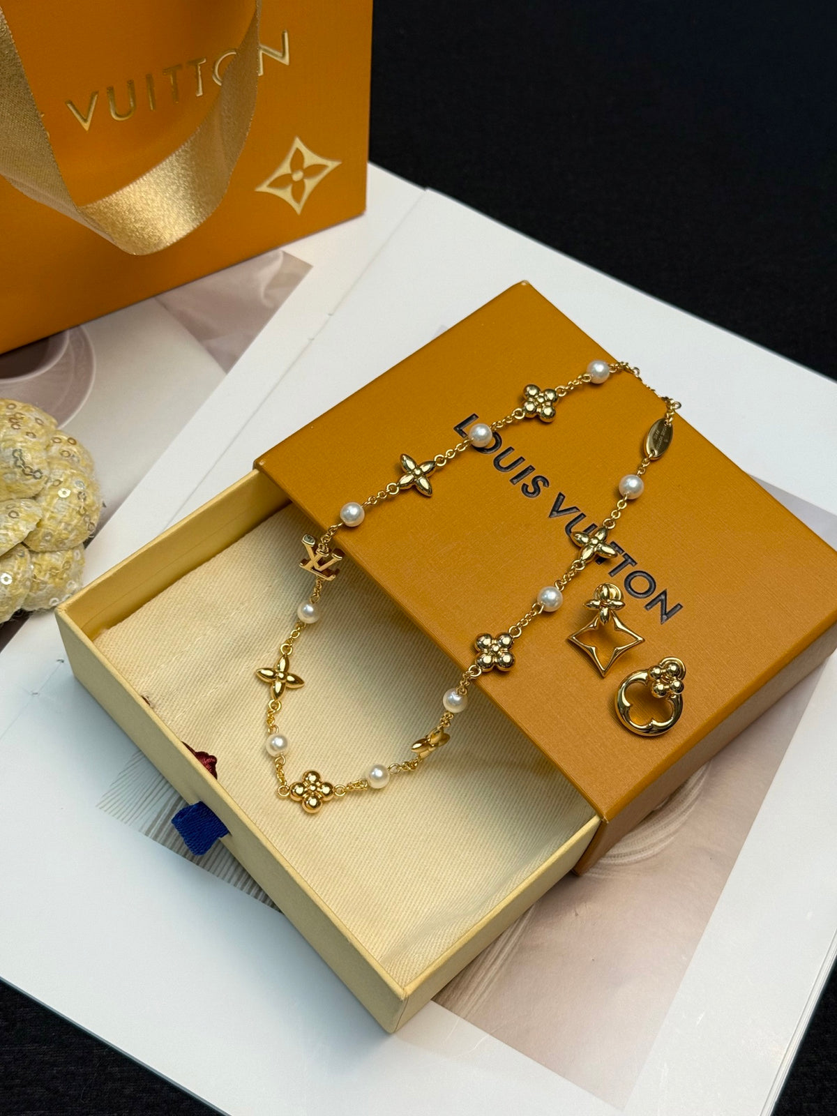 LOUIS VUITTON Pearl Vintage Necklace