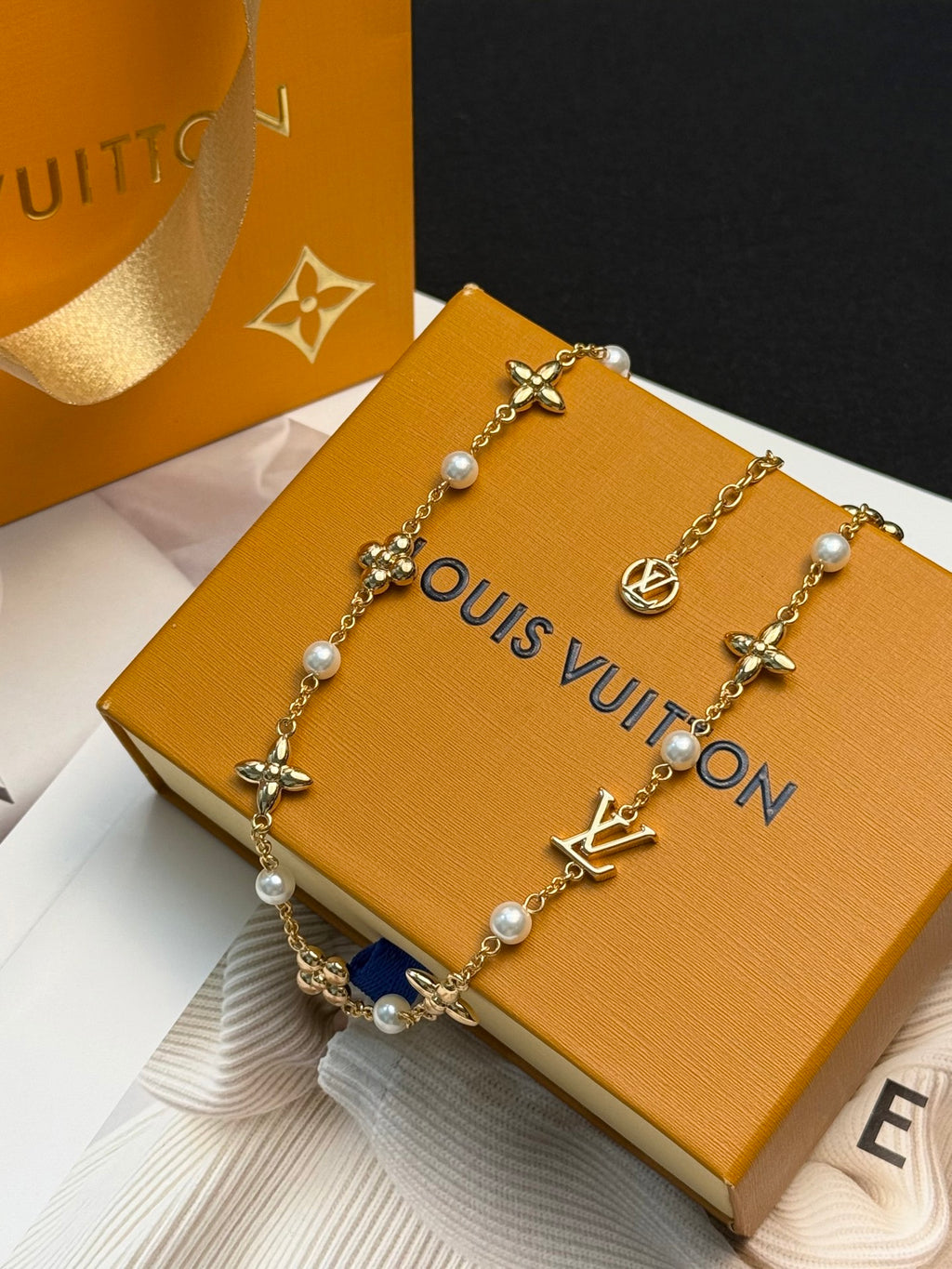 LOUIS VUITTON Pearl Vintage Necklace
