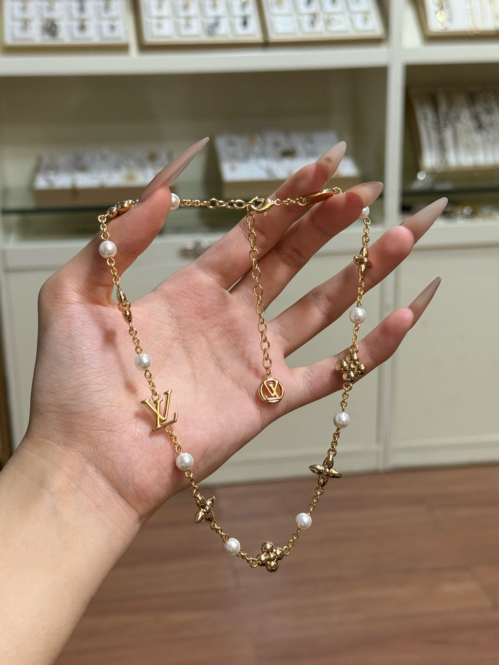LOUIS VUITTON Pearl Vintage Necklace