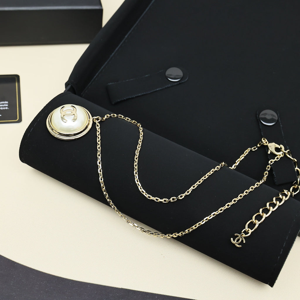 CHANEL Pearl Double-C Vintage Pendant Necklace