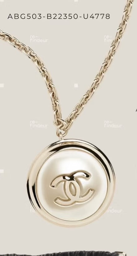 CHANEL Pearl Double-C Vintage Pendant Necklace