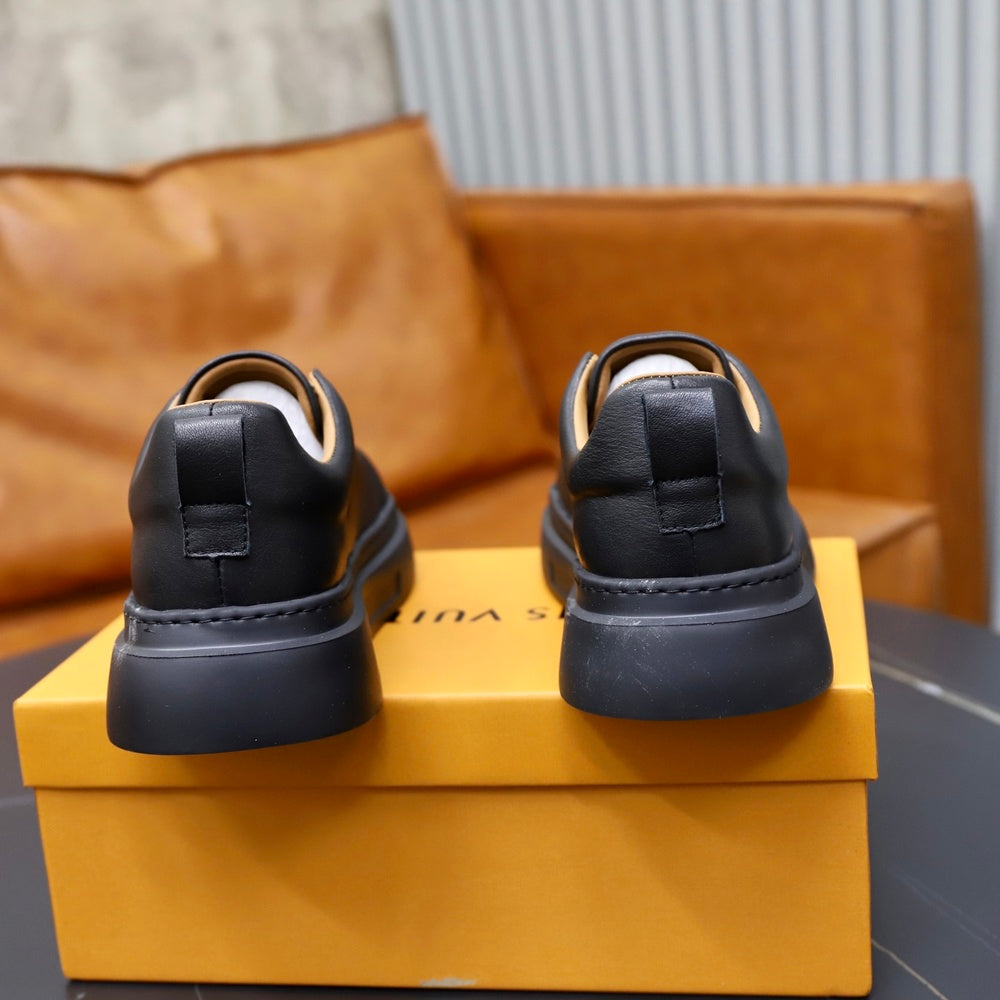 Louis Vuitton Men's Sneakers - Style 427326