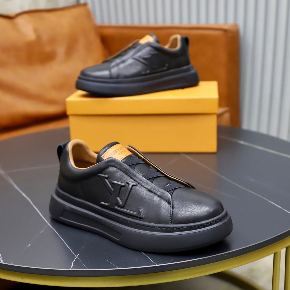 Louis Vuitton Men's Sneakers - Style 427326