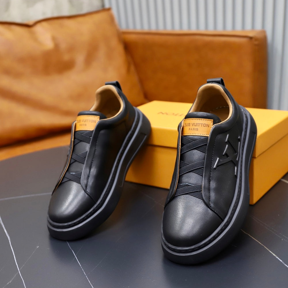 Louis Vuitton Men's Sneakers - Style 427326