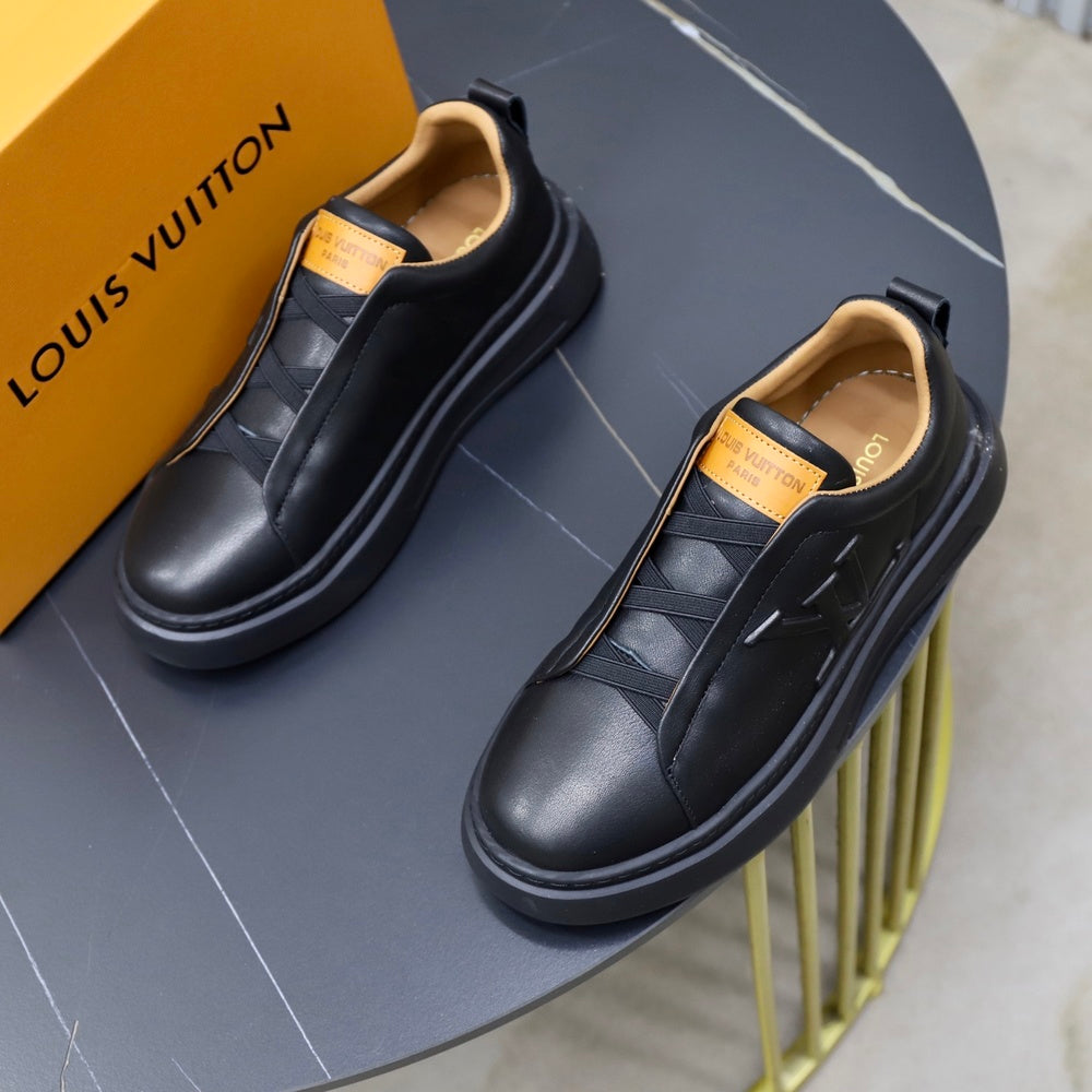 Louis Vuitton Men's Sneakers - Style 427326